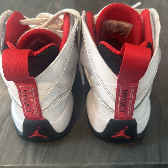 Nike Jumpman twotrey size 4Y - Picture 5 of 5